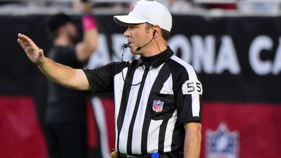 Alex Kemp's restraint after Jaxon Smith-Njigba's open-mic remark highlights officiating inconsistencies