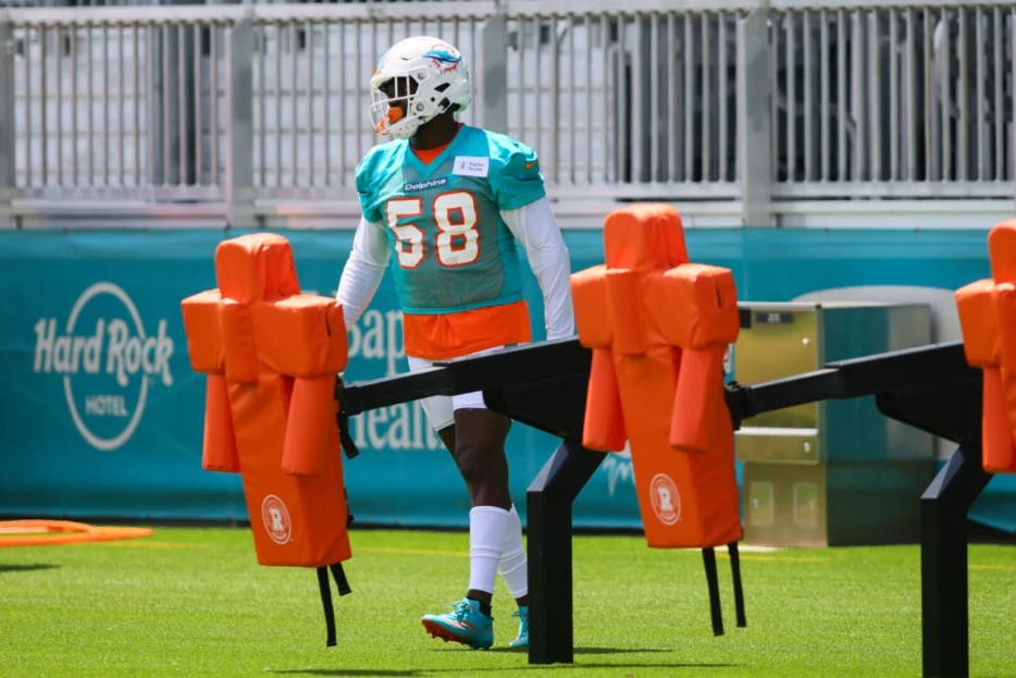 Colts Worked Out Six Including EDGE Shaquil Barrett