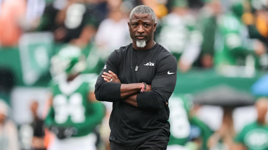 Jets’ Woody Johnson still has faith in Aaron Glenn