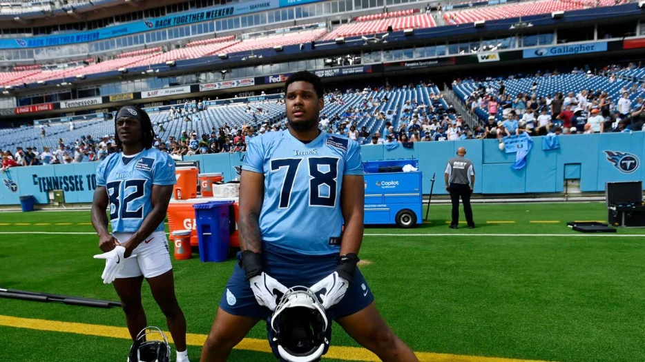 Titans sign OL Brandon Crenshaw-Dickson to 53-man roster