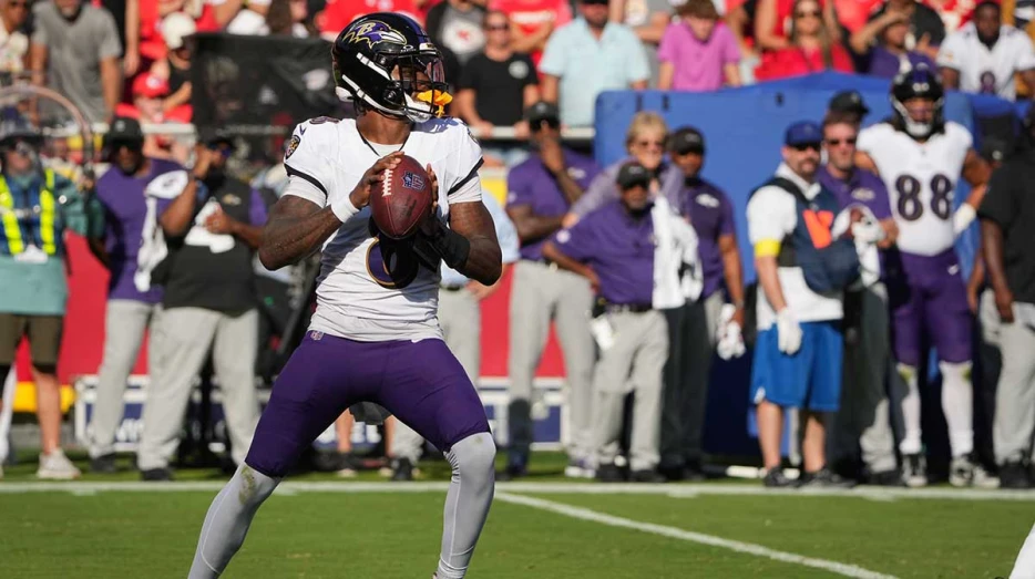 Insider hints at Ravens’ Lamar Jackson Week 8 injury absence vs. Bears