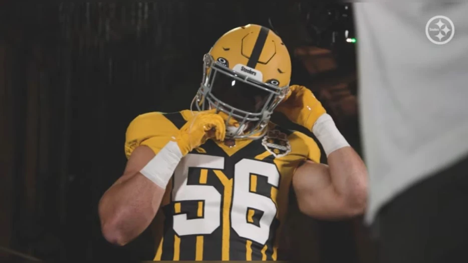 Packers Uniform Change Prevents Confusing Helmet Clash Against Steelers