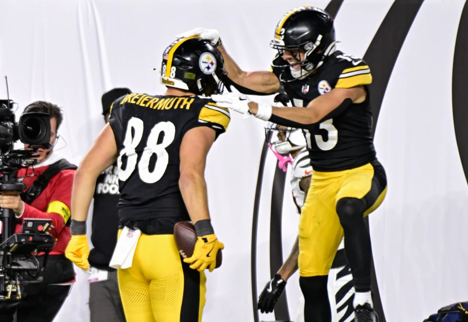 Steelers Pat Freiermuth Makes Franchise History in Week 7