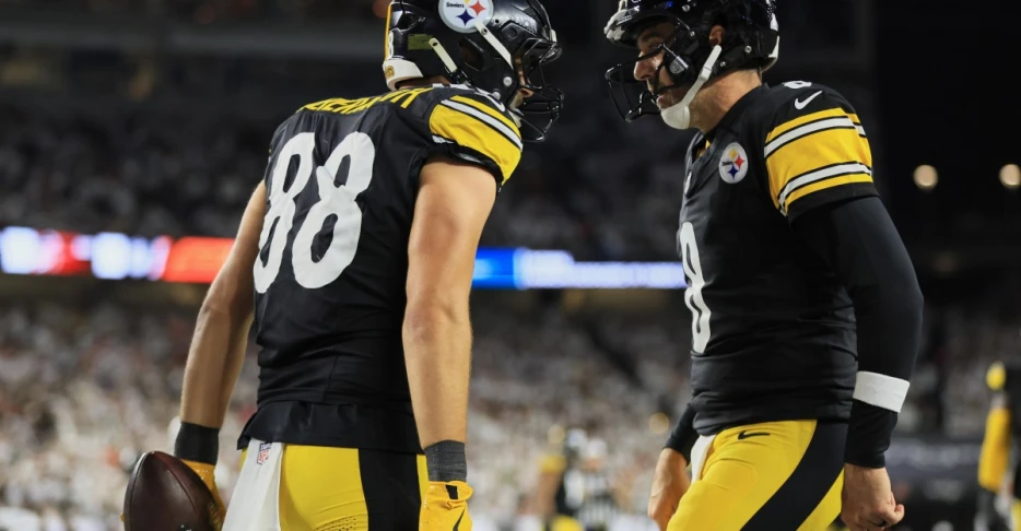 Aaron Rodgers praises Pat Freiermuth for unselfish attitude after big game vs. Bengals