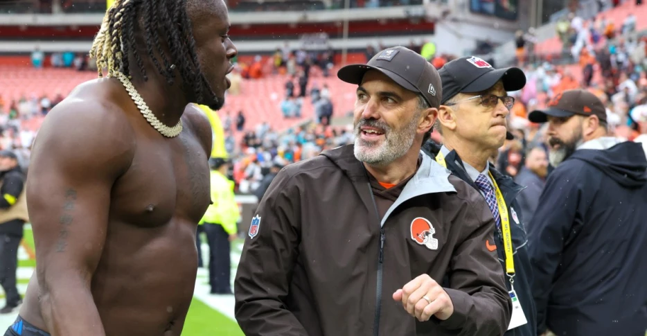 Daily Dawg Chow 10/23: Browns news, will Cleveland be selling at the trade deadline? more