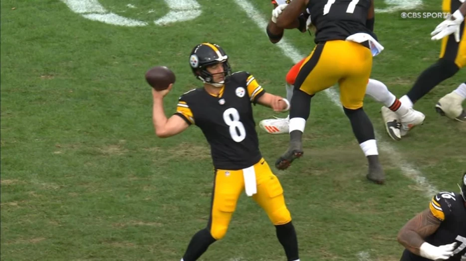 Aaron Rodgers Can ‘Still Fire It With The Best Of Them’ As He Climbs QB Rankings