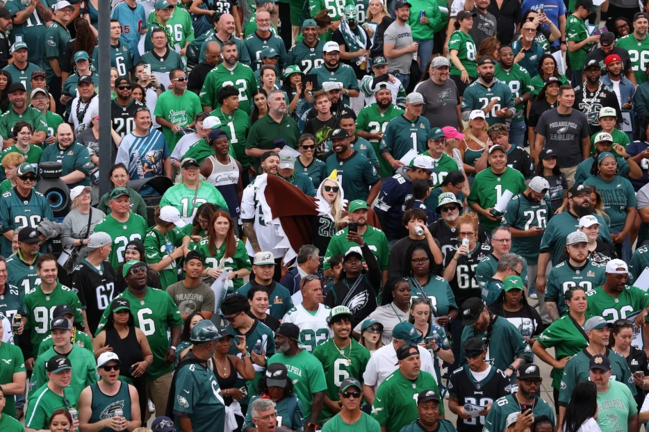 It’s Hilarious To Watch Giants Players Warn Jaxson Dart About Eagles Fans When He Played College Ball in the SEC