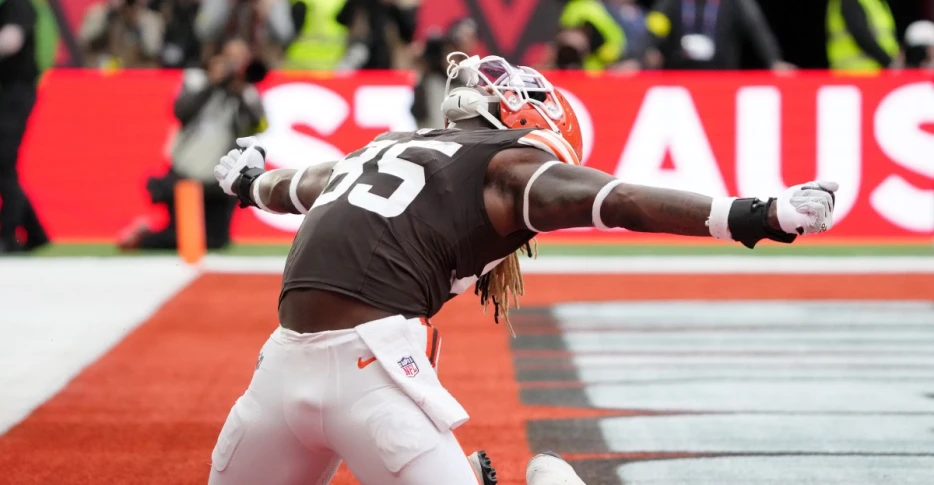 NFL trade deadline: Pros, cons for Browns to deal TE David Njoku