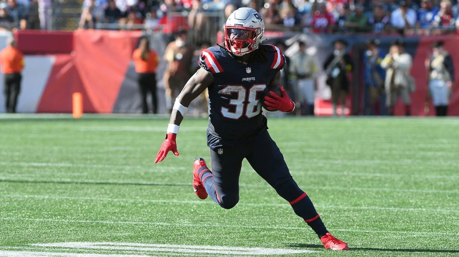 Patriots’ Mike Vrabel puts Rhamondre Stevenson on blast for premature celebrations