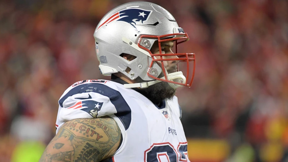 Super Bowl Champion Signs Contract, Retires With Patriots