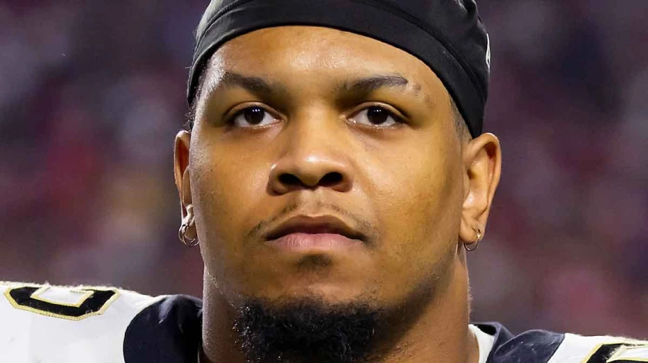 Vikings’ Christian Darrisaw re-aggravates knee injury on TNF vs. Chargers