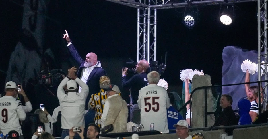 Beyond the box score: A strong relationship between Andrew Whitworth and Bengals fans, Joe Flacco being an asset for Joe Burrow, and more