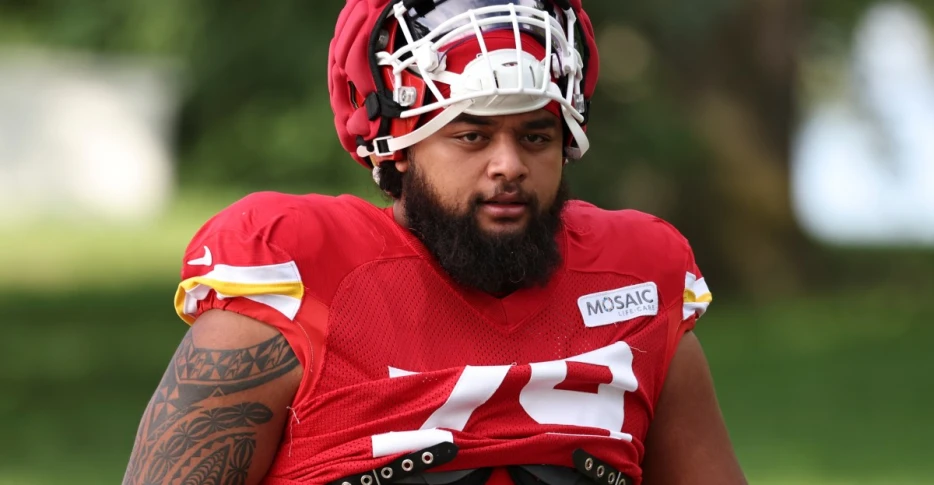Chiefs bring rookie tackle Esa Pole back to the practice squad