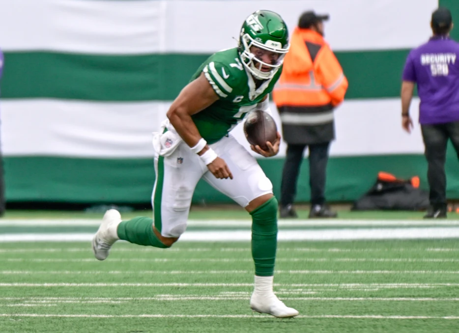 Justin Fields To Start Week 8; Tyrod Taylor Out With Knee Injury