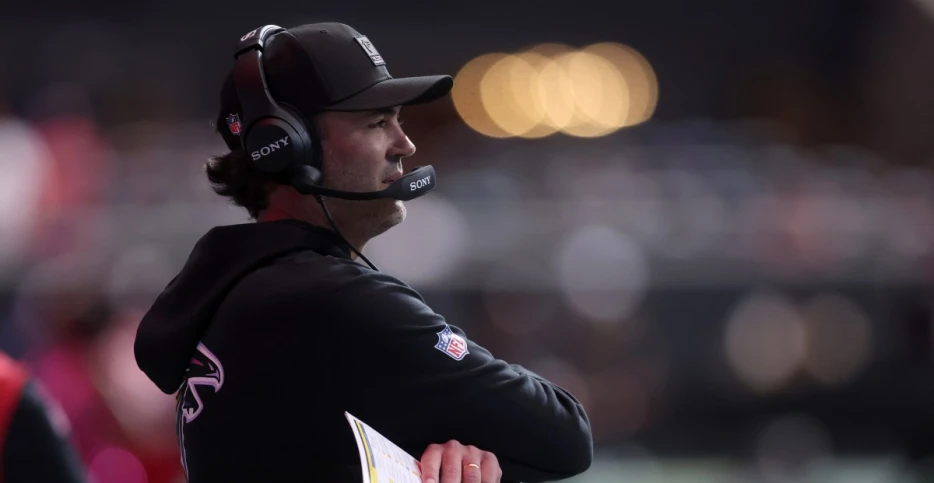 Why do the Atlanta Falcons stink at throwing over the middle?