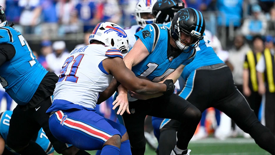 Bills’ Ed Oliver injury mars dominant 1st half vs. Panthers