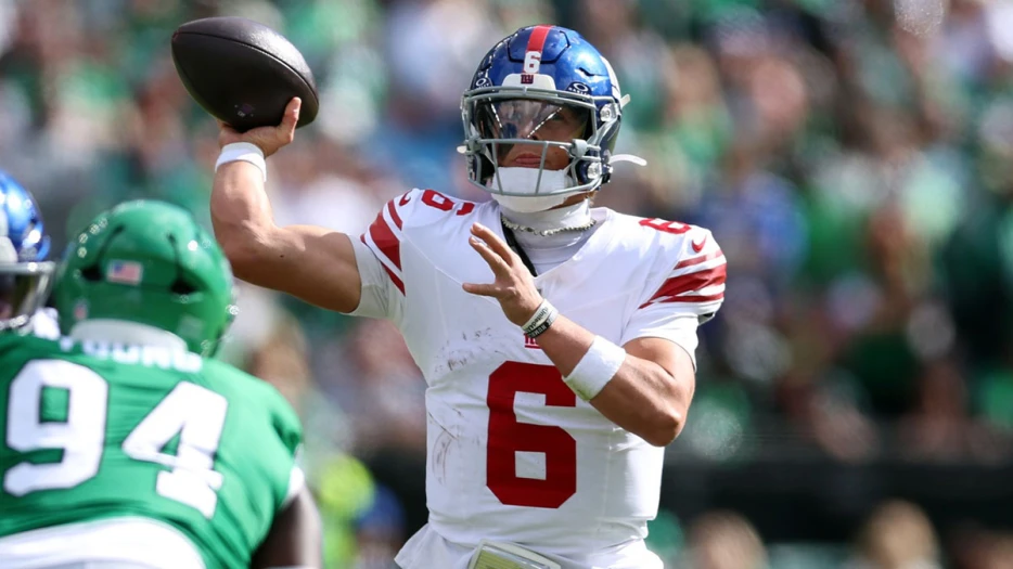 Giants' Jaxson Dart connects with Cam Skattebo for 18-yard TD, tying game vs. Eagles | NFL Highlights