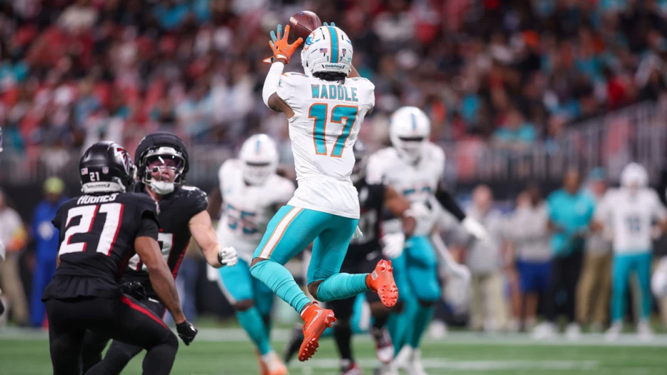Kevin Harlan goes berserk after Jaylen Waddle TD extends Dolphins’ lead vs. Falcons
