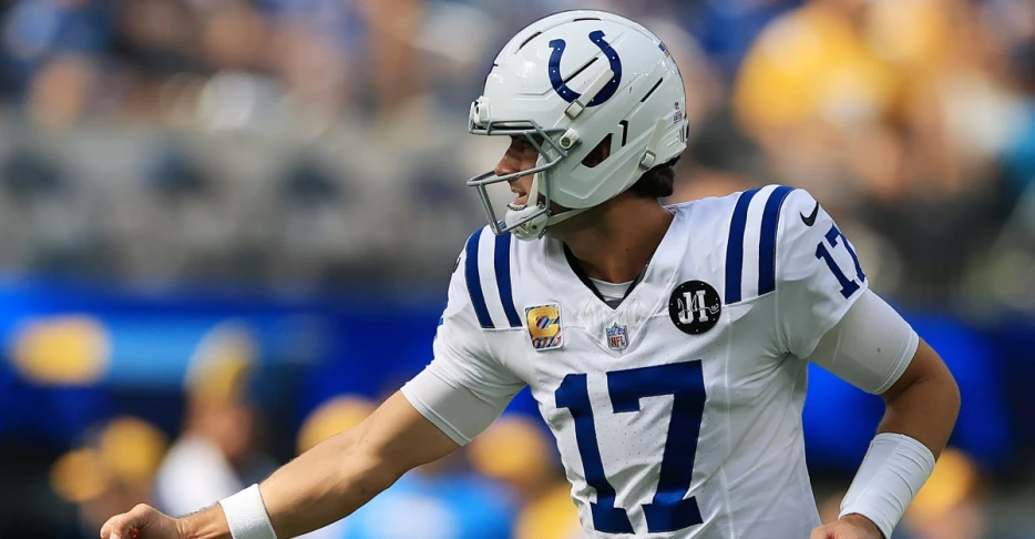 Report: Colts looking to sign starting QB Daniel Jones to  long-term contract at year end