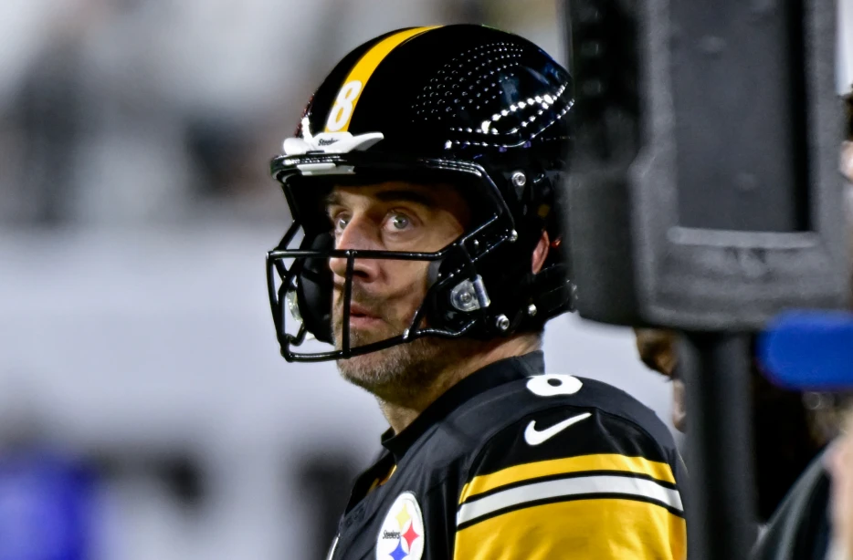 Aaron Rodgers Fails to Make NFL History vs. Packers