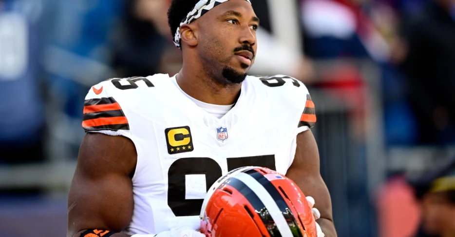 Daily Dawg Chow 10/27: Browns lose, waste great day by Myles Garrett, fall to 2-6, more
