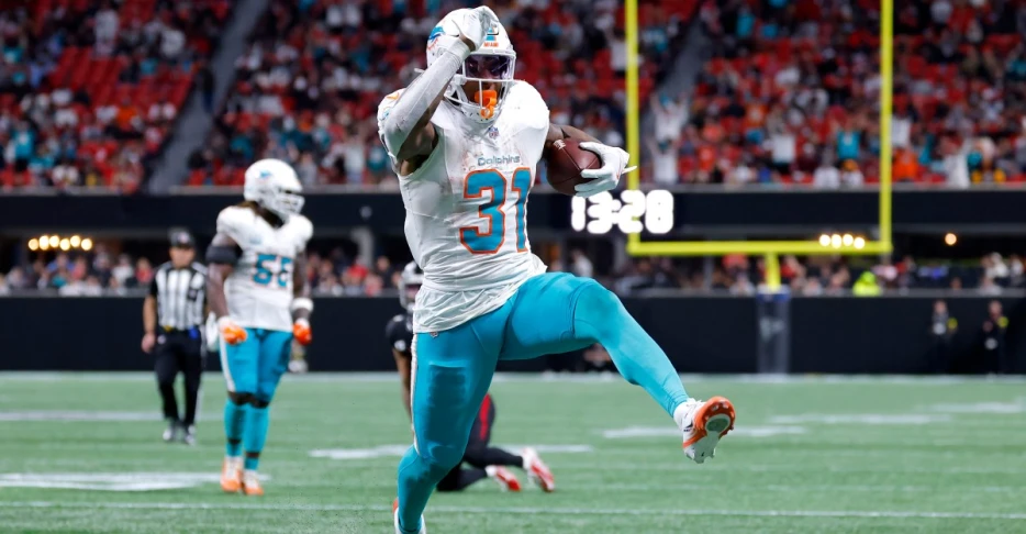 Dolphins end losing streak – The Splash Zone 10/27/25