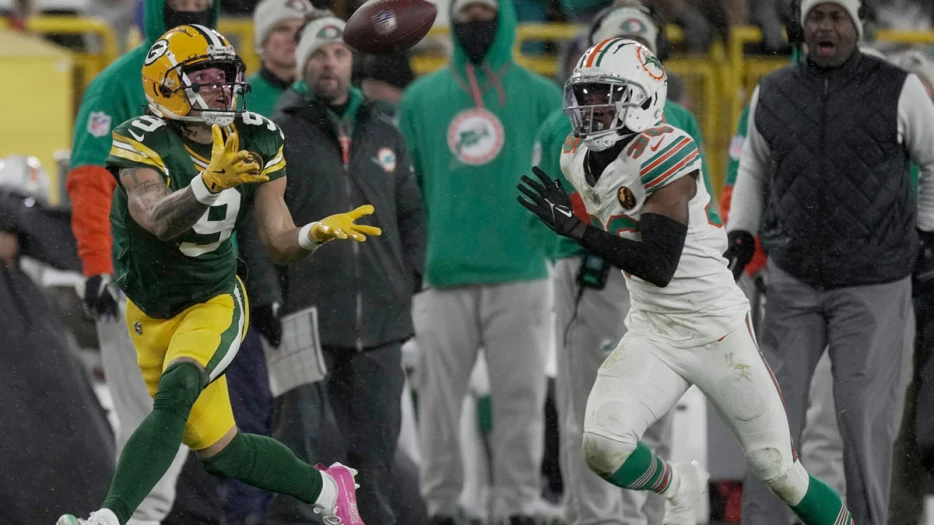 Dolphins lose starting DB for season with knee injury