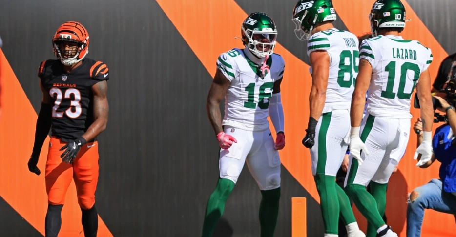 How a more decisive Justin Fields and Tyler Johnson got the Jets into the end zone for the first time in weeks