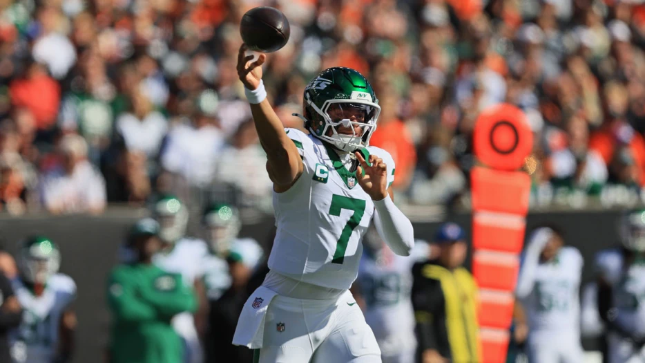 Jets’ Aaron Glenn still sees room for improvement in Justin Fields’ game