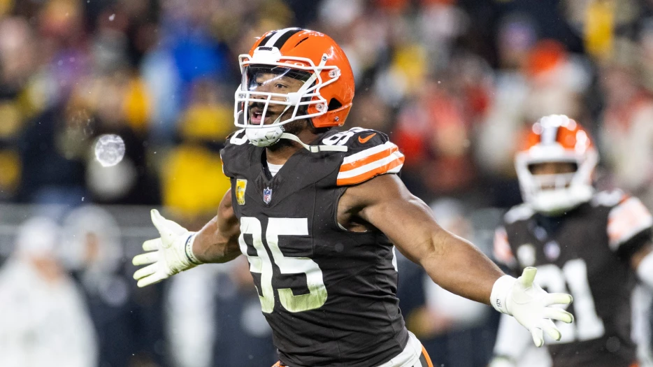 Mike Vrabel Raves About Myles Garrett After Patriots Beat Browns