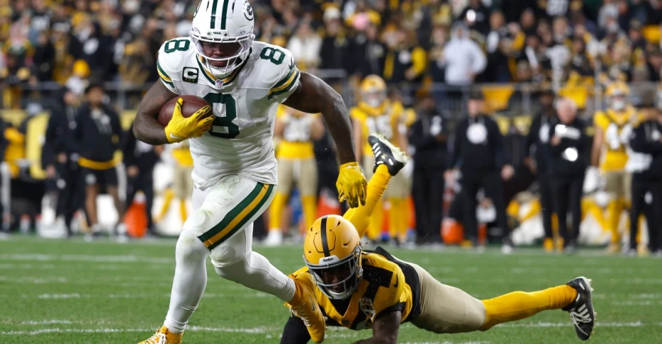 Quiet night from Josh Jacobs doesn’t slow red-hot Packers down