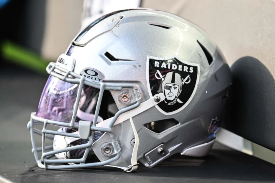 Raiders Minority Owner Carol Davis Dies At 93