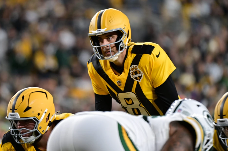 Steelers Defense Implodes Again, Packers Go Off in 35-25 Win