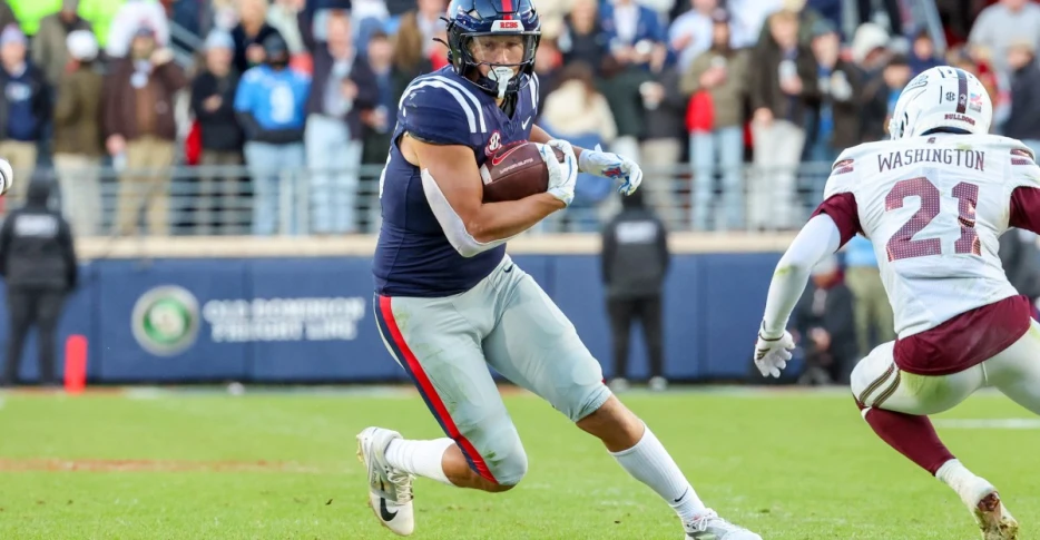 The Browns sign former All-SEC tight end, release UDFA running back