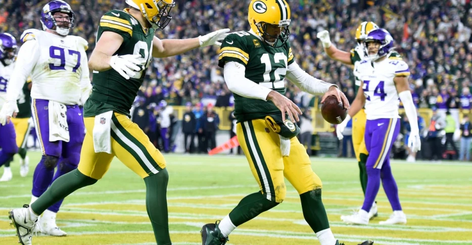 Video: Packers’ Rashan Gary does ‘The Belt’ on sack of Aaron Rodgers