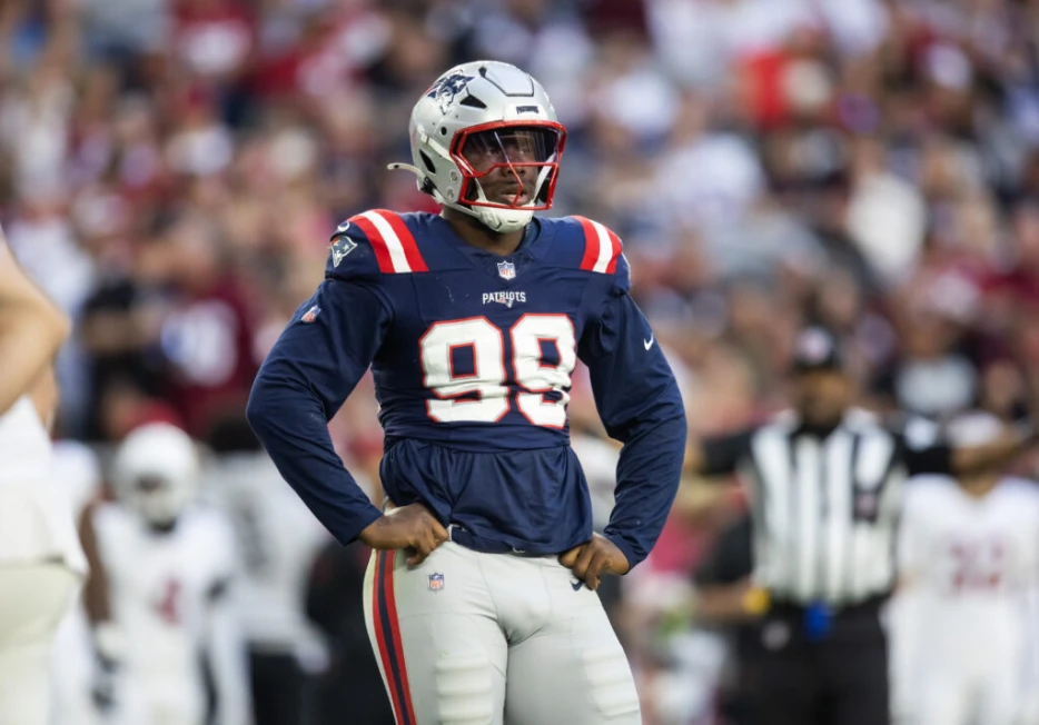 49ers To Acquire DE Keion White From Pats