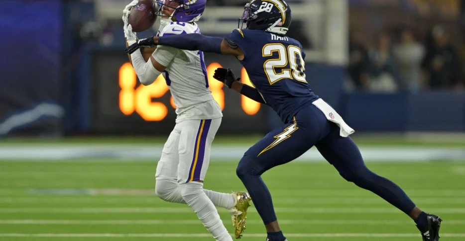 Best and worst PFF grades from Chargers-Vikings: Herbert elite again vs. MIN defense