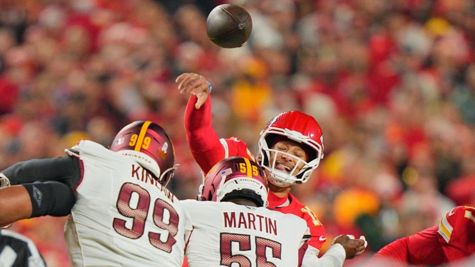 Chiefs QB Patrick Mahomes’ luck keeps getting worse with Travis Kelce-assisted interception