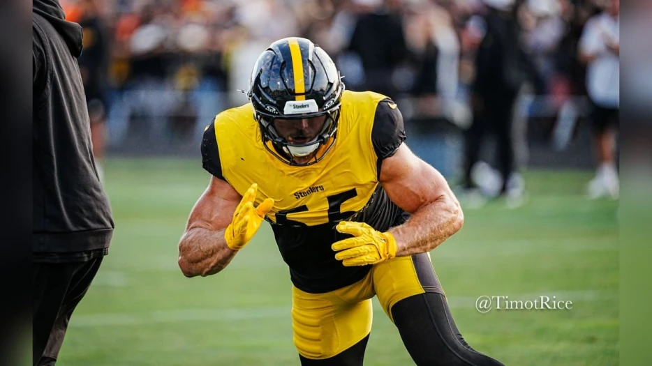 Cole Holcomb Honored By Teammates With Award