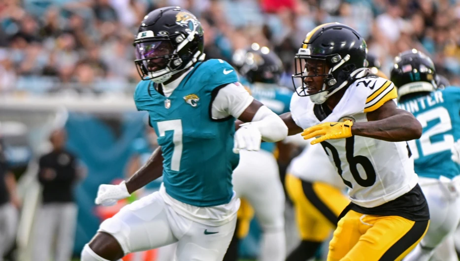 HC Shuts Down Trade Rumors About First-Round Wide Receiver