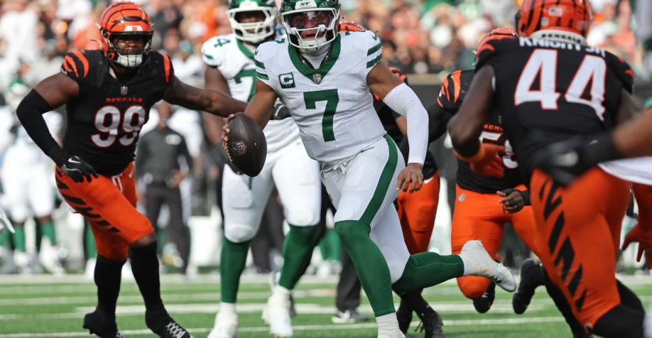 Justin Fields’ season has been the ultimate roller coaster: What the numbers tell us