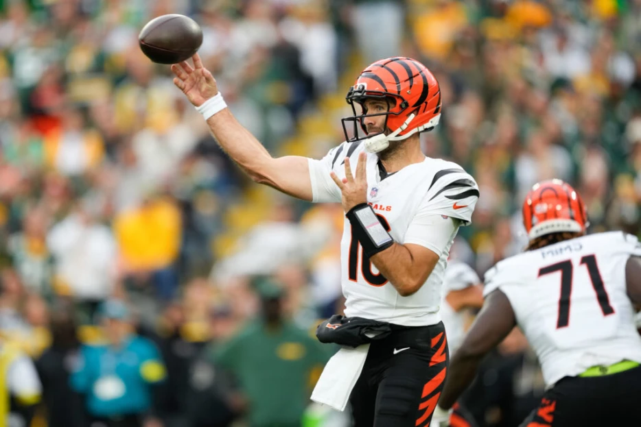 Bengals’ Joe Flacco Battling AC Joint Injury