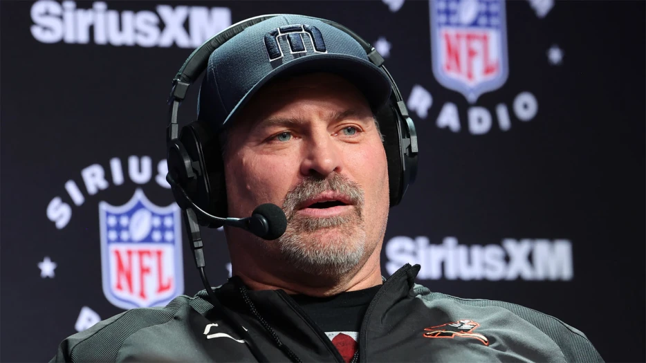 Former NFL Player Mark Schlereth Says He ‘Always’ Pees On The Floor Of Airplane Bathrooms