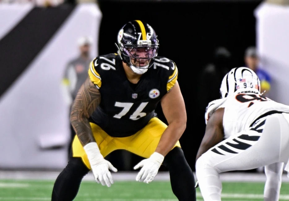 How Troy Fautanu Is Helping Shape the Steelers’ Offensive Line