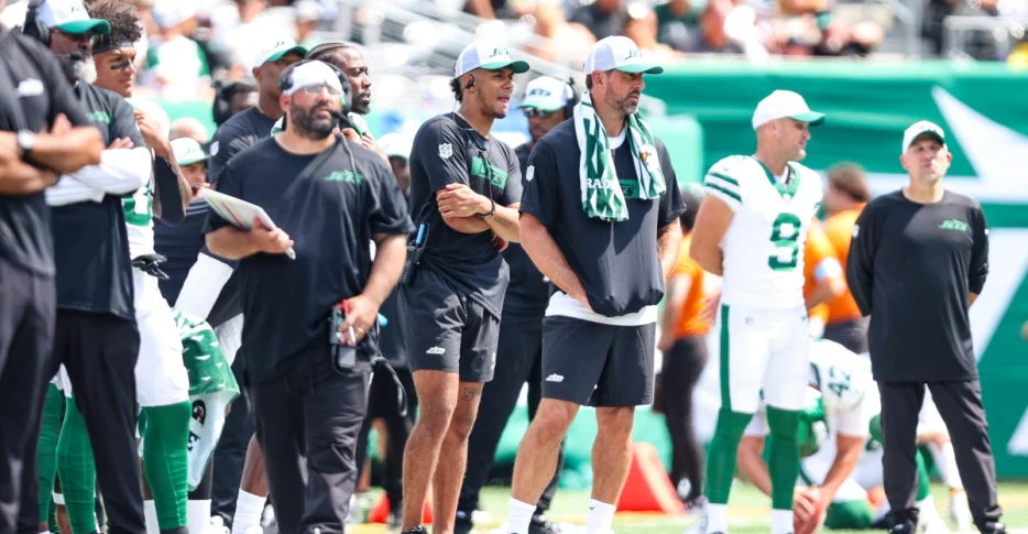 NY Jets: Former QB adds fuel to Woody Johnson fire