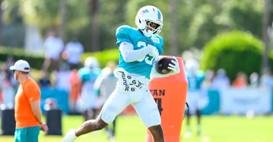 Patriots to sign Dolphins practice squad safety after Kyle Dugger trade