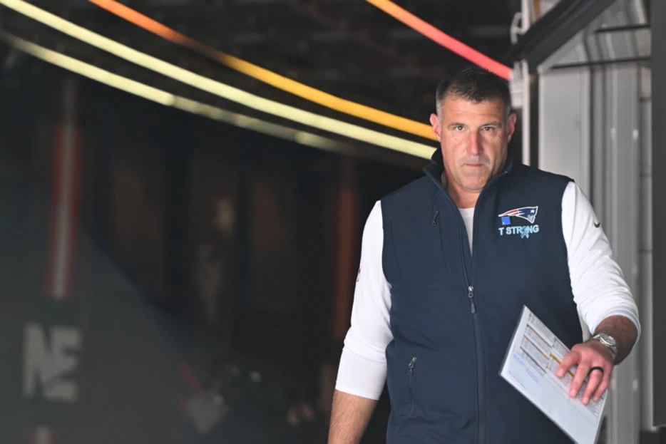 Patriots Trade Former 2nd-Round Pick to 49ers Ahead of Week 9