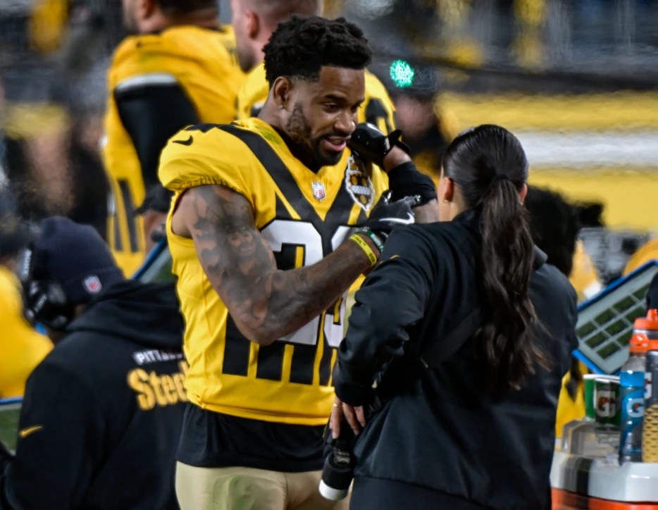 Steelers Starting Corner Reportedly Could Be Traded at Deadline