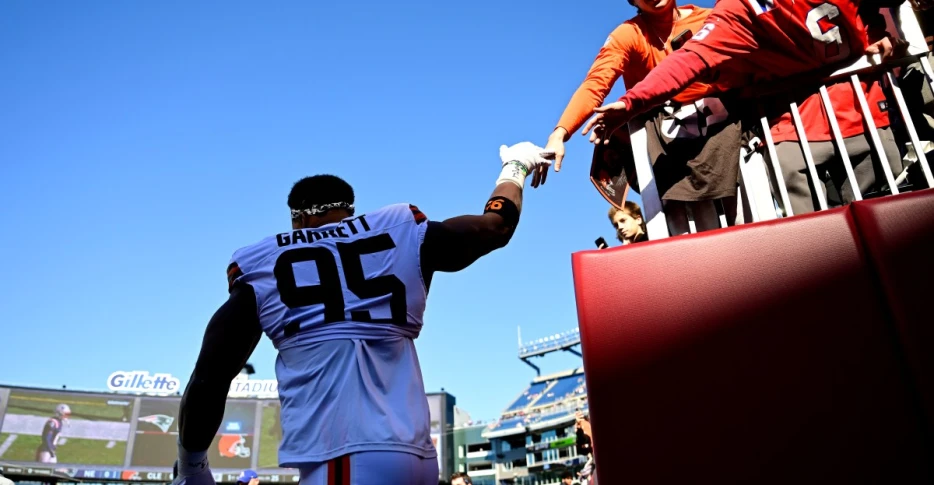 Daily Dawg Chow 10/30: Browns news, Myles Garrett reportedly not on trading block, despite rampant speculation. More