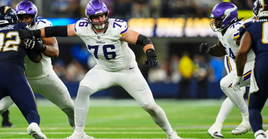 How the notable free agent offensive linemen have performed in 2025